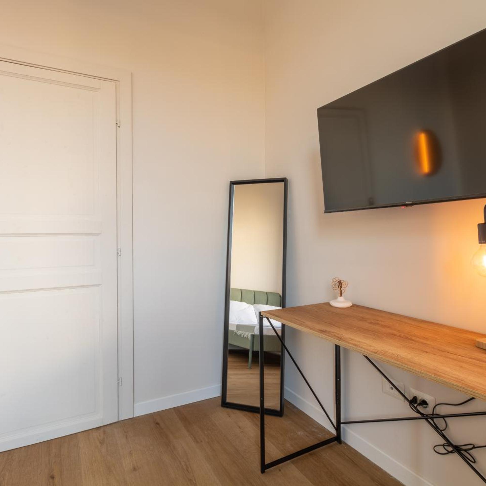Joe Litty Rooms 24/31