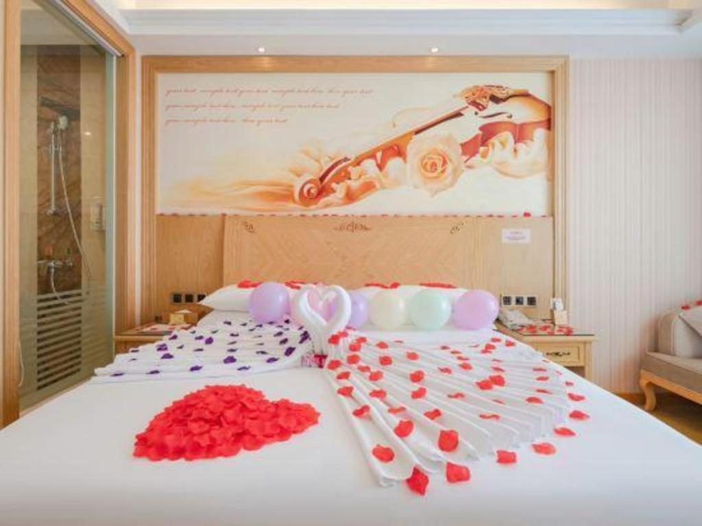 Vienna Hotel (North Square of Chengdu North Railway Station) 25/50