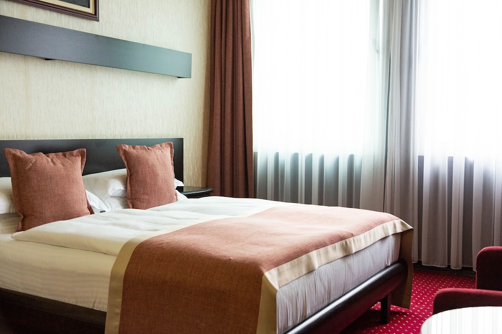 Prezident Hotel 13/75