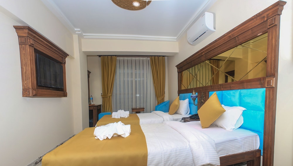 Reis Royal Hotel 31/80