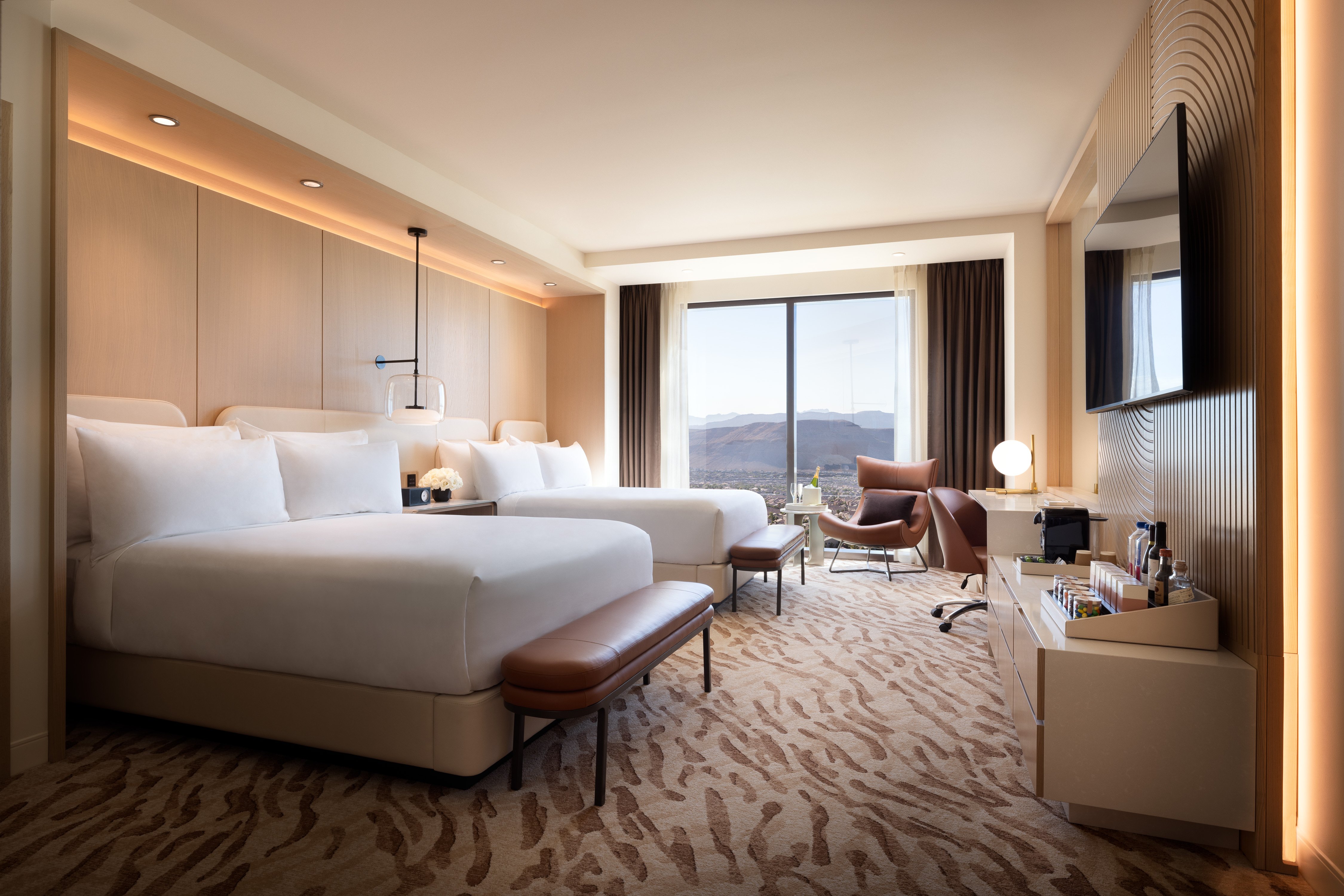 RESORT, 2 QUEEN BEDS, MOUNTAIN VIEW