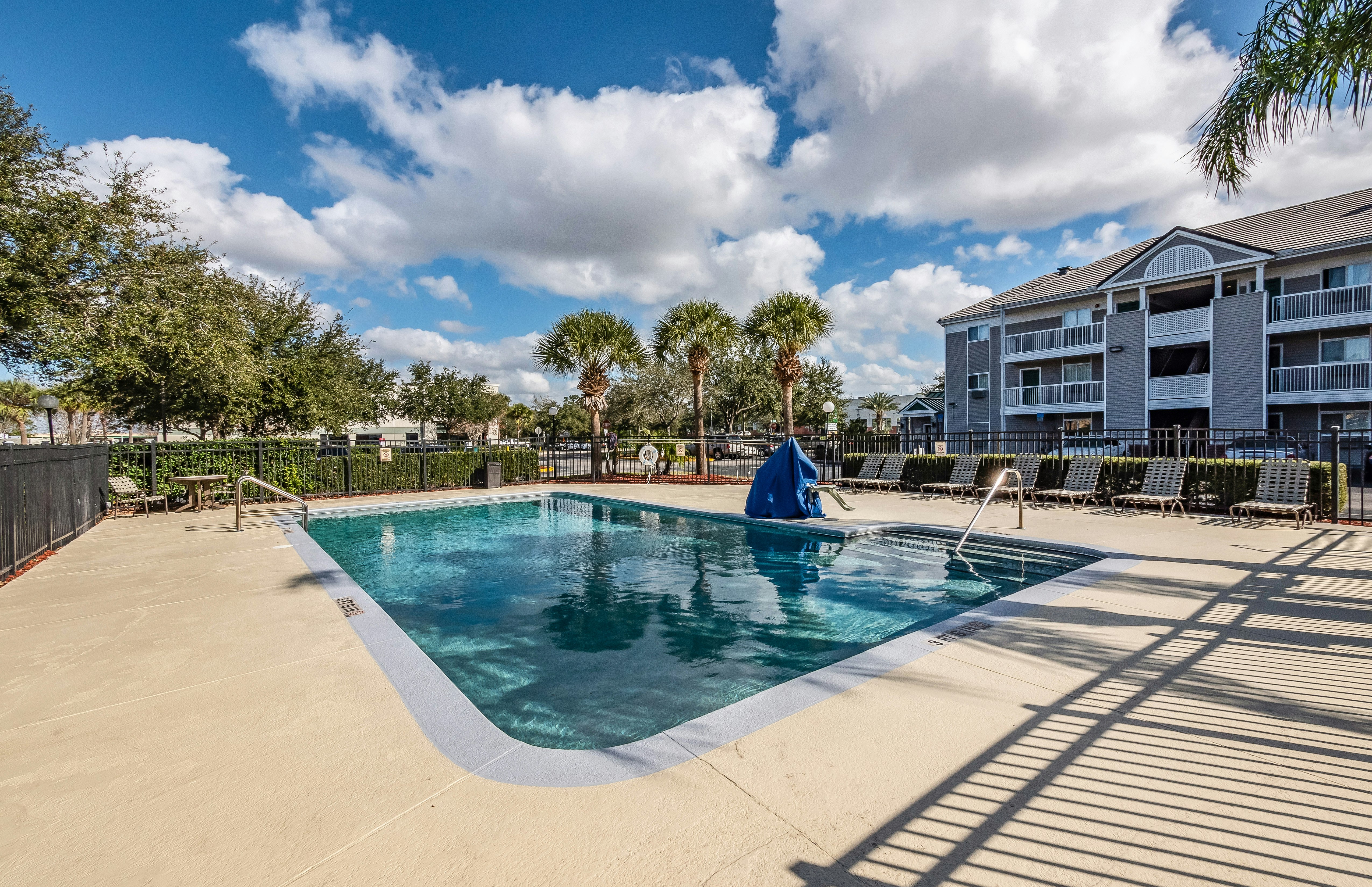 HomeTowne Studios by Red Roof Orlando South 17/42
