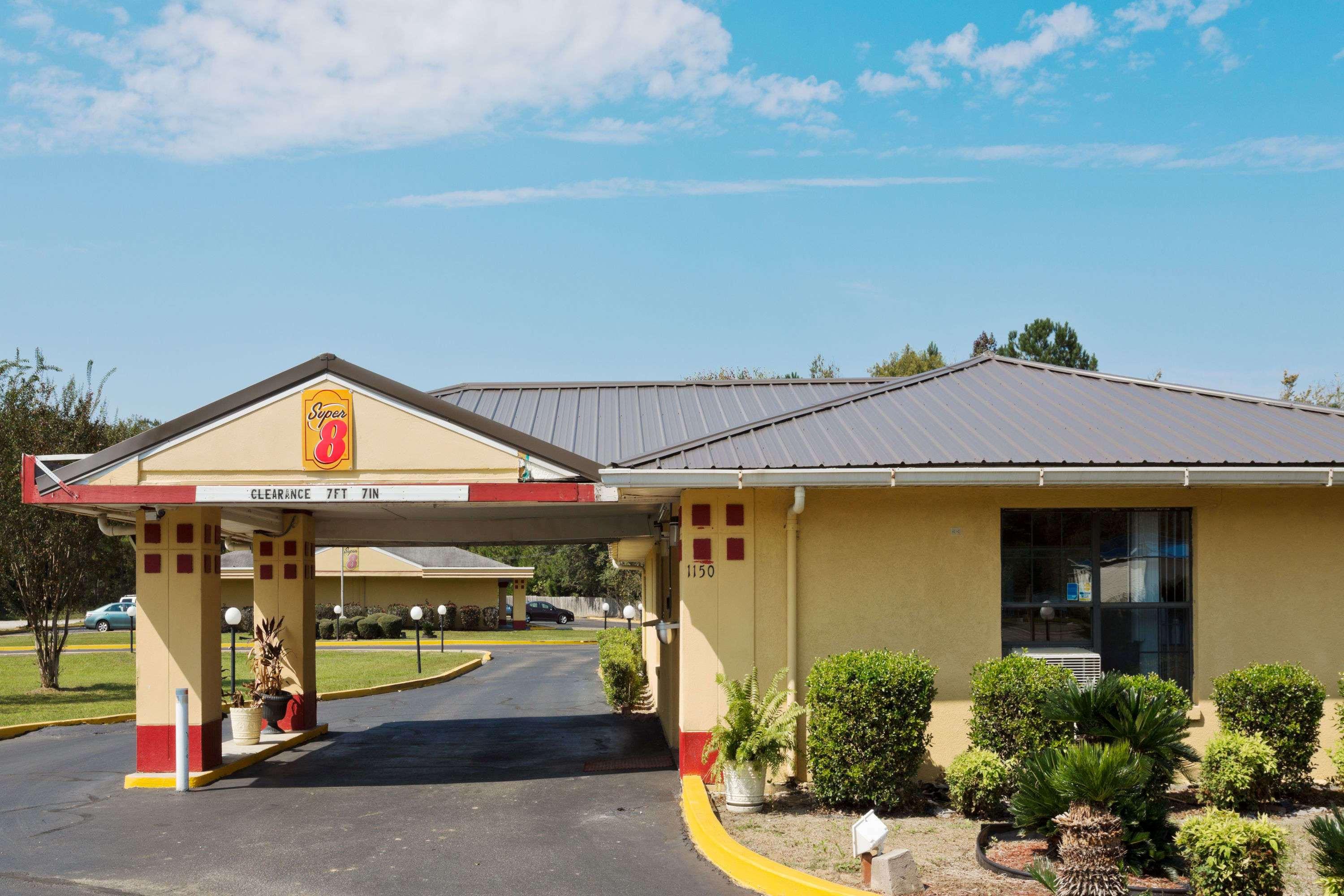 Super 8 by Wyndham Chipley 24/27