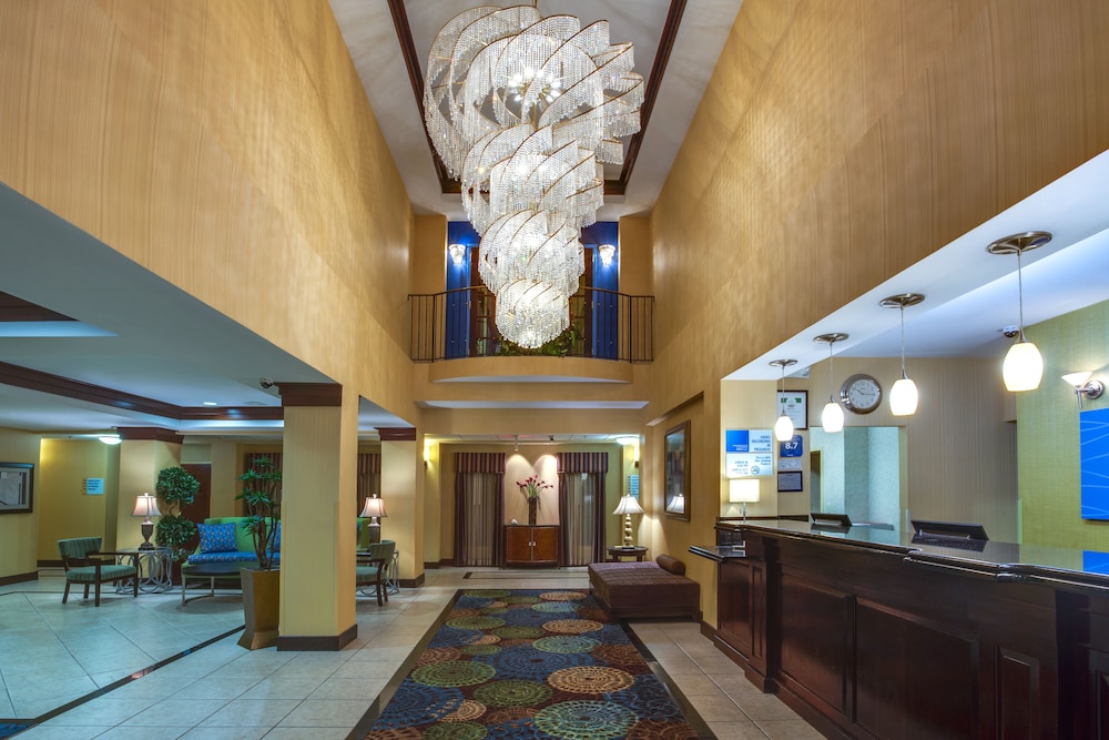 Holiday Inn Express & Suites Tower Center New Brunswick 8/39