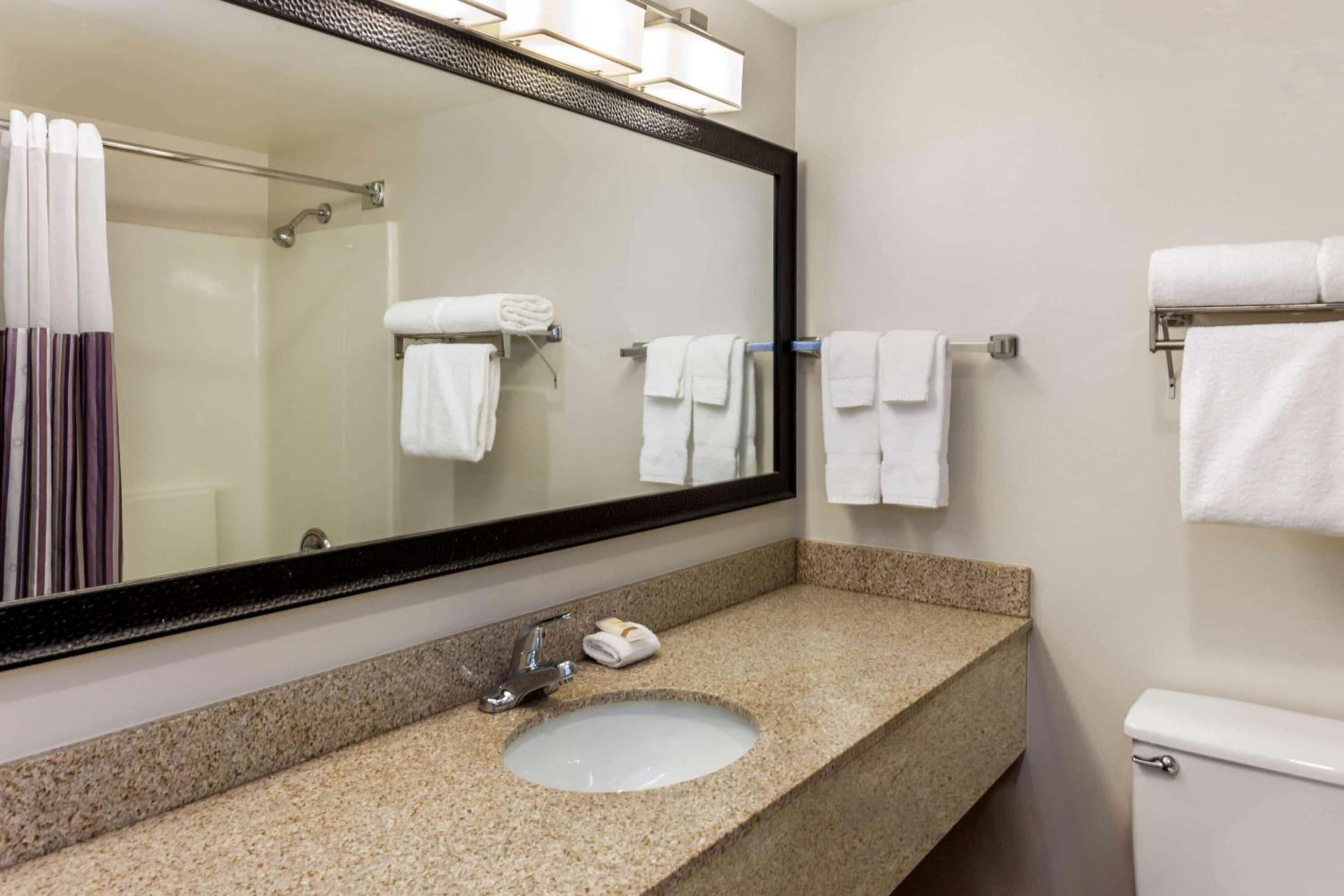 جناح تنفيذي بسريرين مزدوجين، La Quinta Inn Suites Milwaukee Glendale Bayshore 6/6