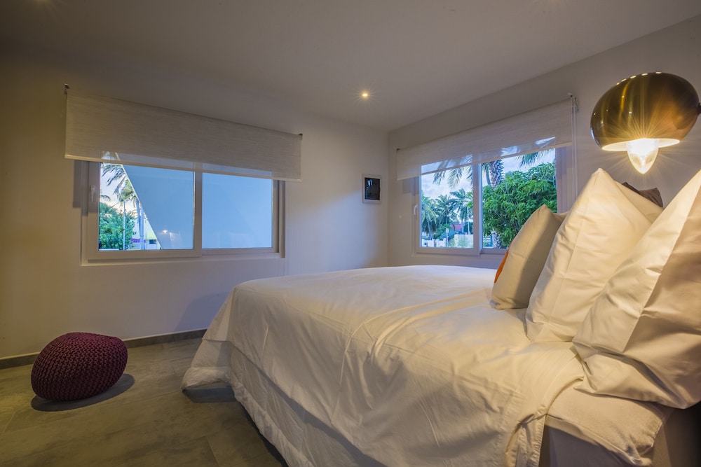 Boca Catalina Modern Villa 12/50