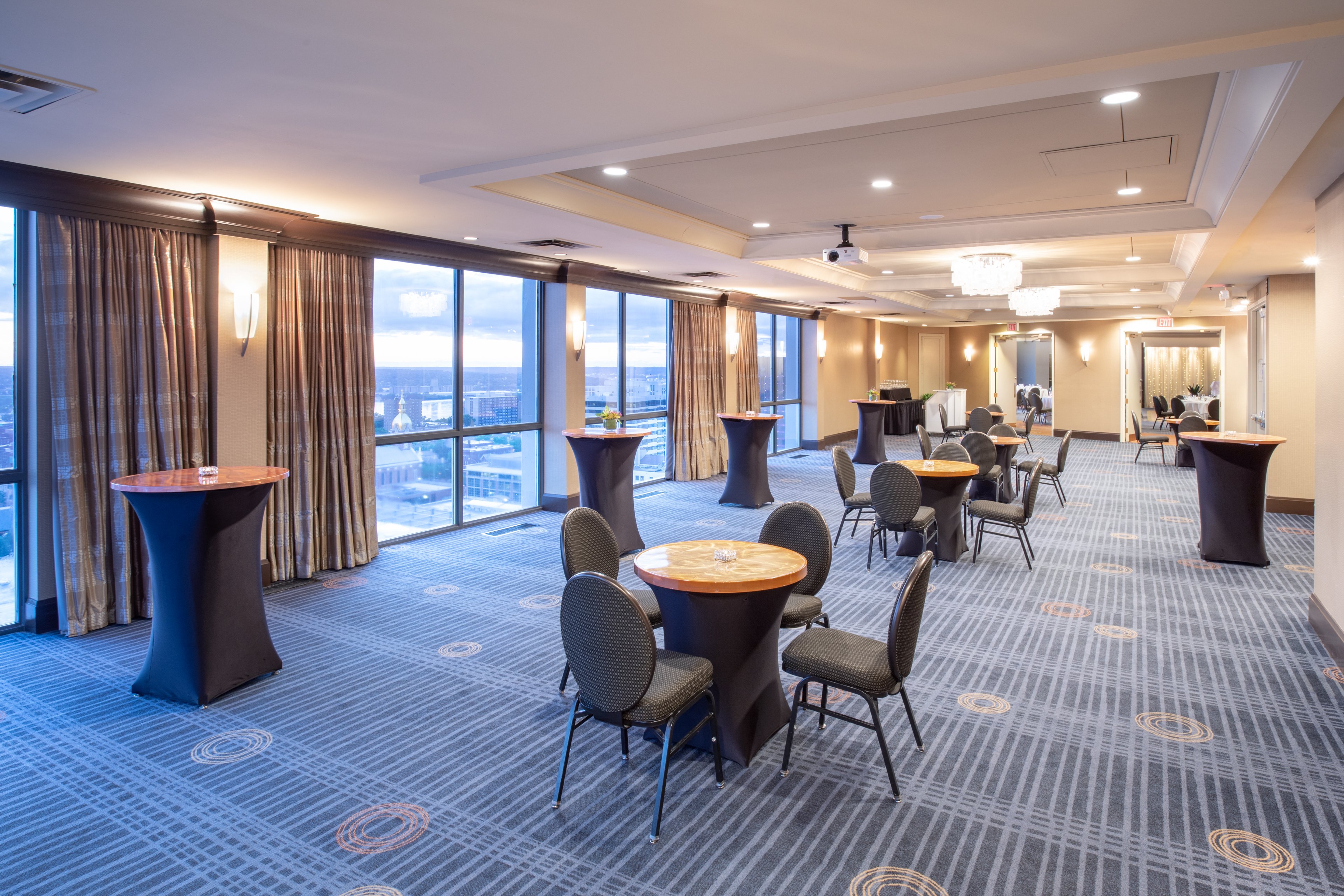 Crowne Plaza Kansas City Downtown 30/63