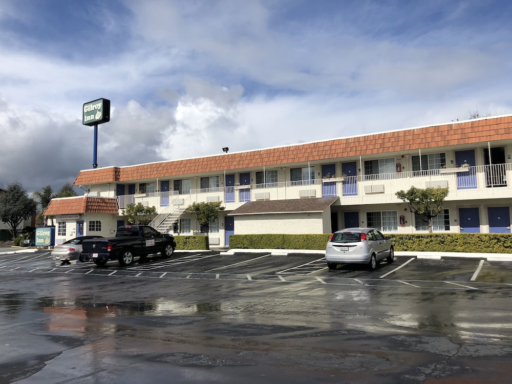 Gilroy Inn 29/33