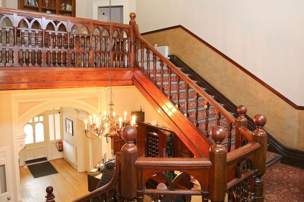 Millfields Hotel 2/58