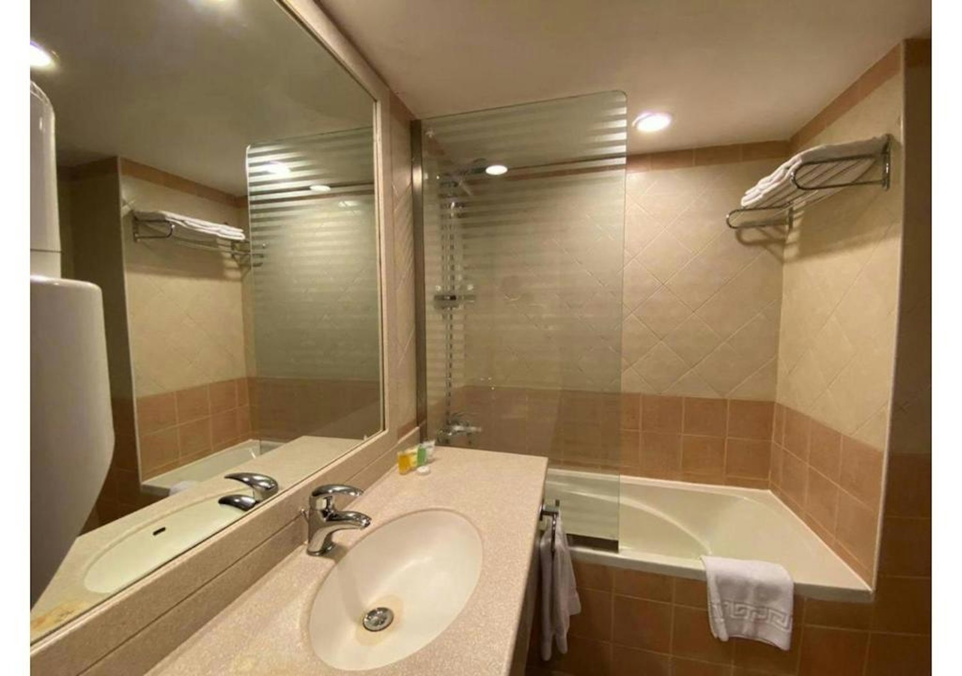 Mena Hotel Nasiriah Riyadh 42/44
