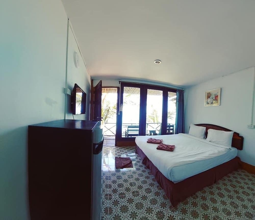 Phi Phi Cozy Seafront Resort 11/67