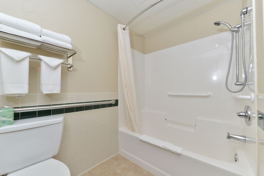 Comfort Inn Suites Jackson West Bend 6/38