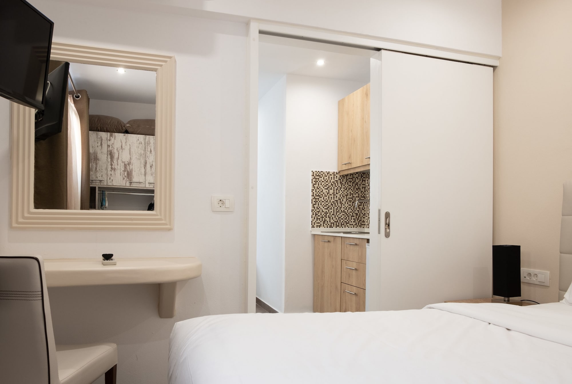 1 BEDROOM, APARTMENT