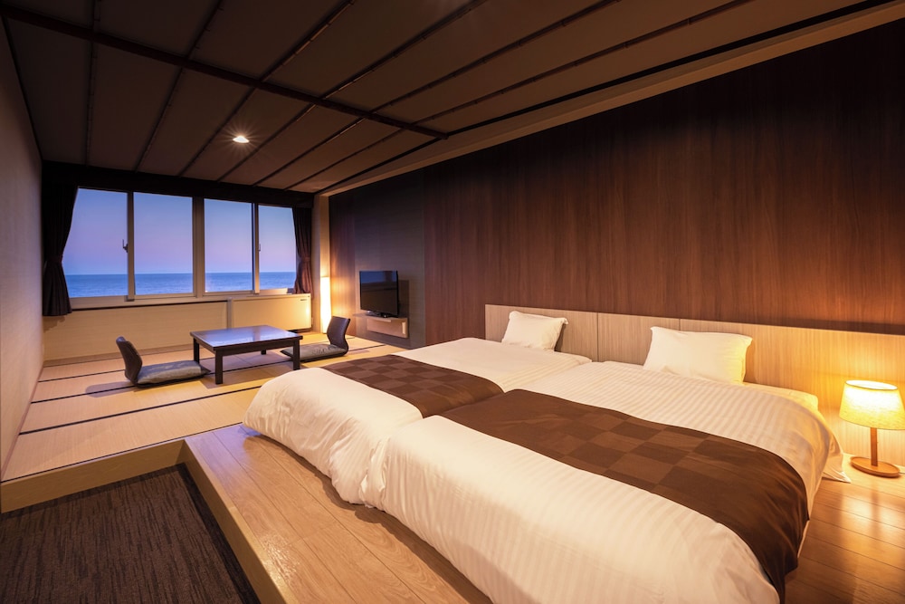 2 BEDROOMS, SUPERIOR, QUADRUPLE, OCEAN VIEW