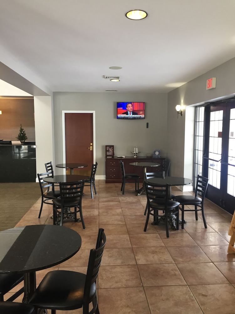 Belvedere Inn 33/42