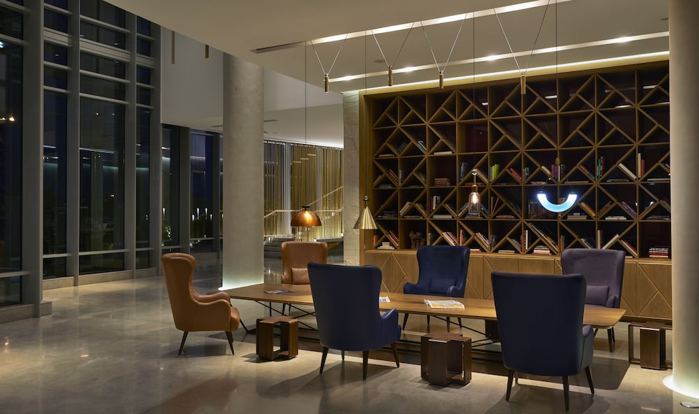 Andaz Delhi, by Hyatt 59/82