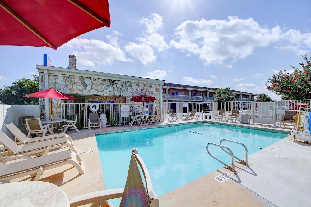 Motel6 San Antonio, TX - Northwest Medical Center 53/60