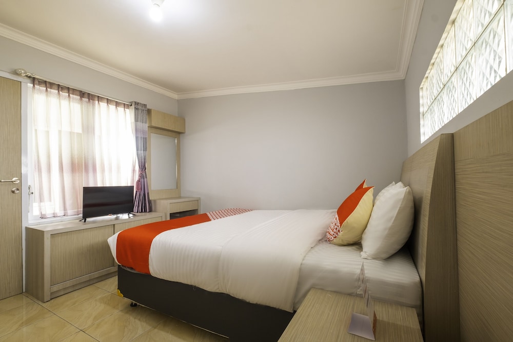 OYO 2405 The Karins Guesthouse 7/24