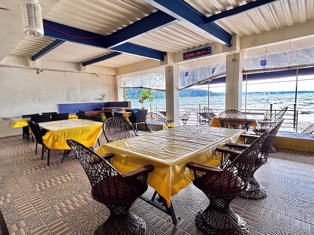 Mango's Beachfront Resort 50/69