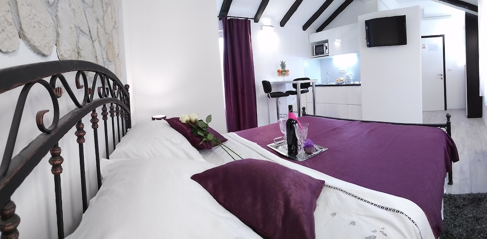 Kuzma Rooms 37/69