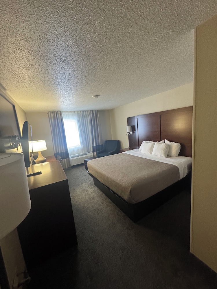 غرفة قياسية بسرير كينج، Quality Inn & Suites Green Bay - Ashwaubenon 5/8