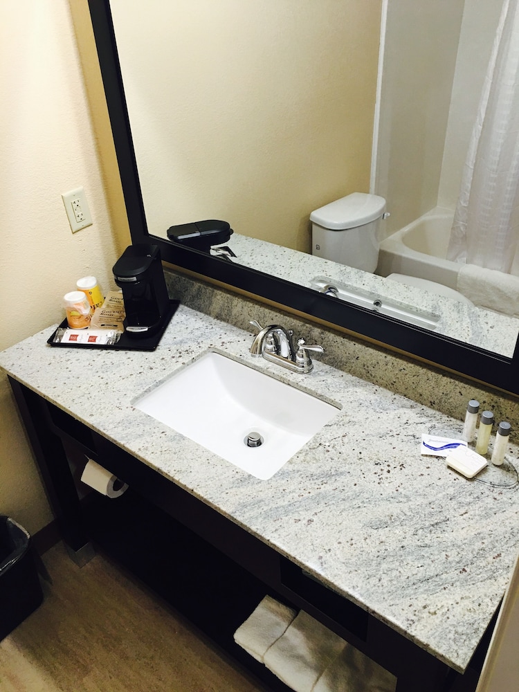Days Inn And Suites By Wyndham Florence Jackson Area 32/50