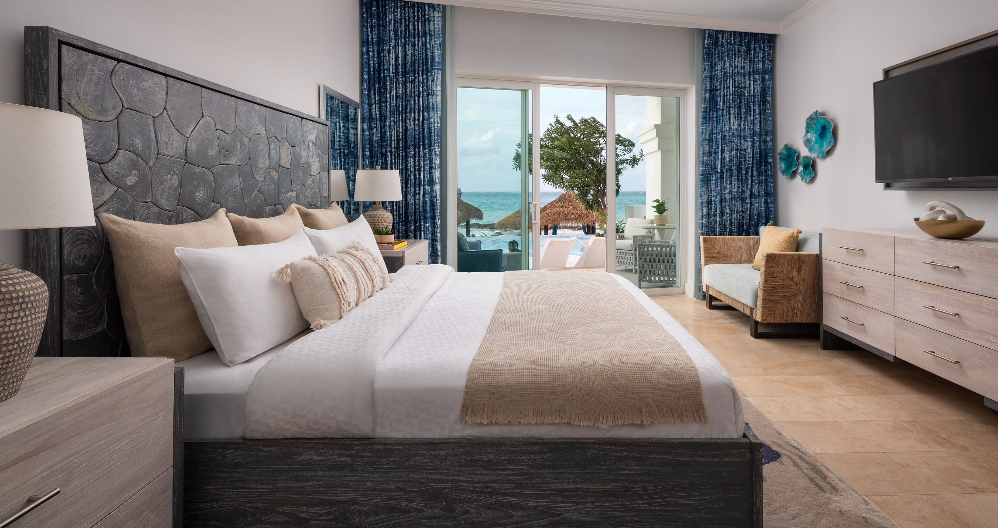 Swim Up, East Bay, Suite, Beach Front, Butler 2/3
