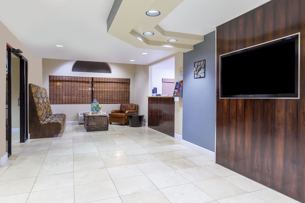 Days Inn By Wyndham Camp Verde Arizona 8/28