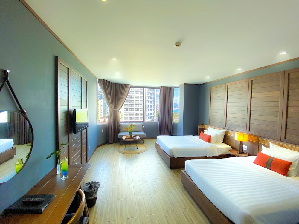 The Light Hotel Resort 44/70