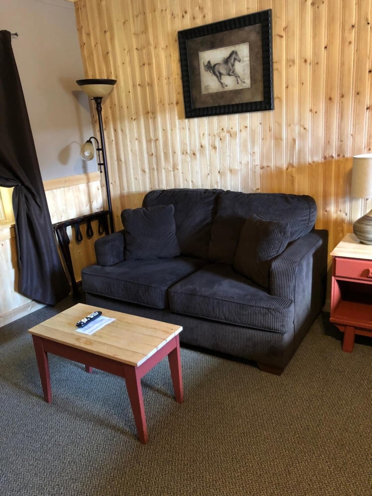 THE RED LODGE INN 30/50
