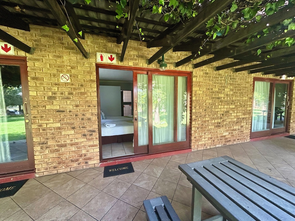 Airport Game Lodge 51/81