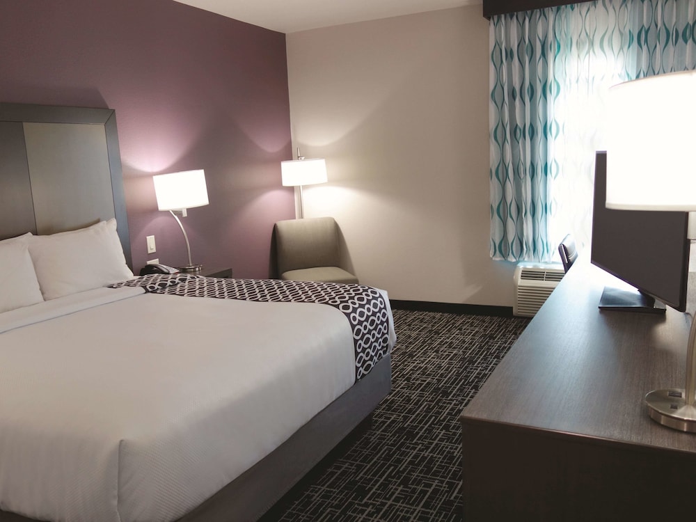 La Quinta Inn Suites By Wyndham Pampa 20/52