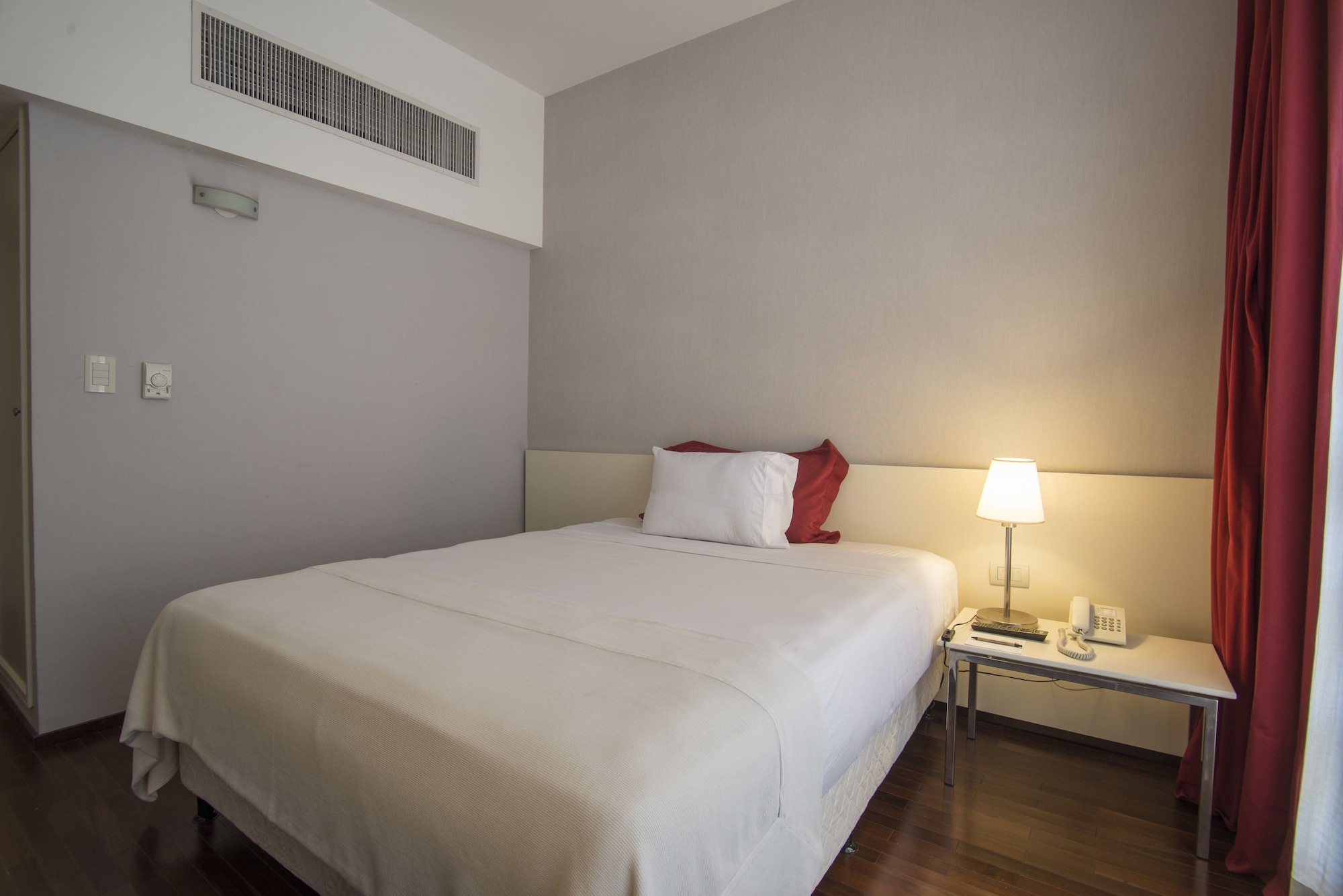 STANDARD, QUEEN BED