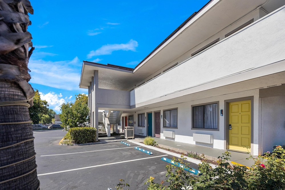 Signature Inn San Jose 48/58