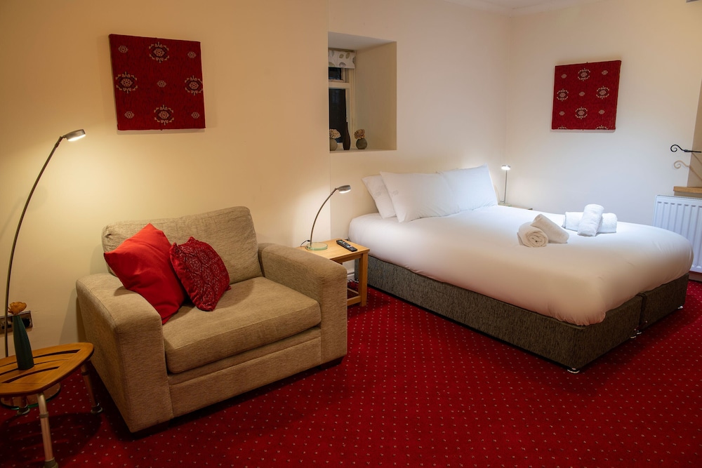 The Knighton Hotel by Payman Club 38/50