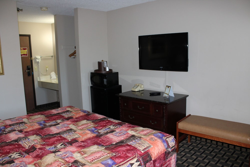 Coratel Inn and Suites Maple Grove 23/50