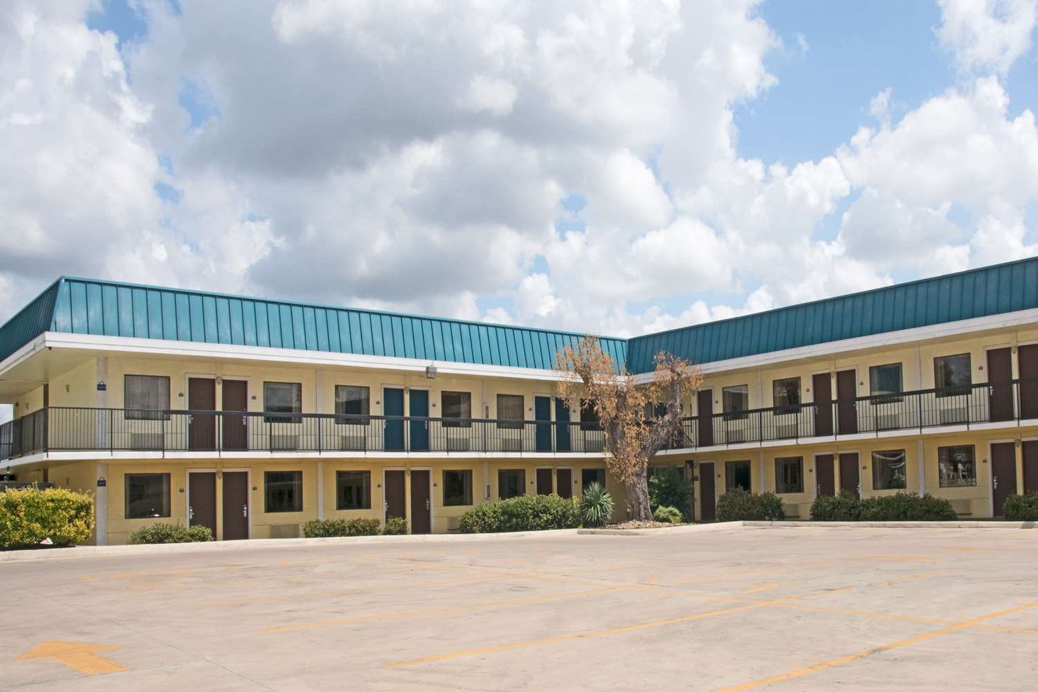 Days Inn by Wyndham Central San Antonio NW Medical Center 6/40