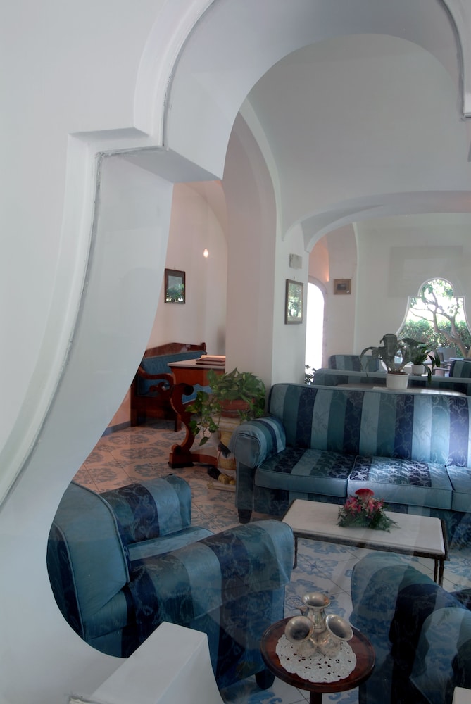 Pazziella Garden & Suites 48/66