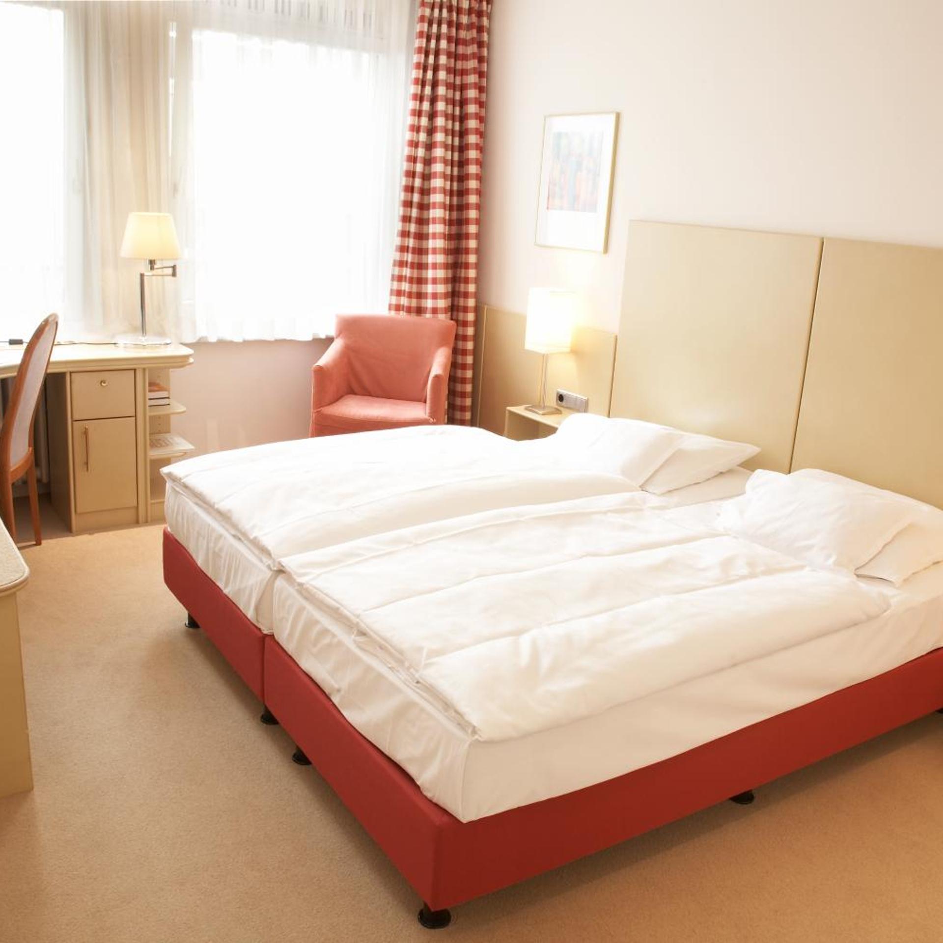 Comfort, King Bed, Baseler Hof Hotel 2/10