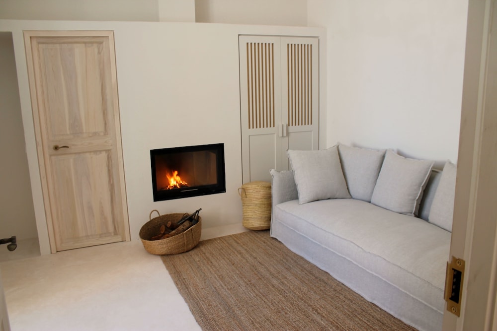 Yartan Boutique Hotel 23/28