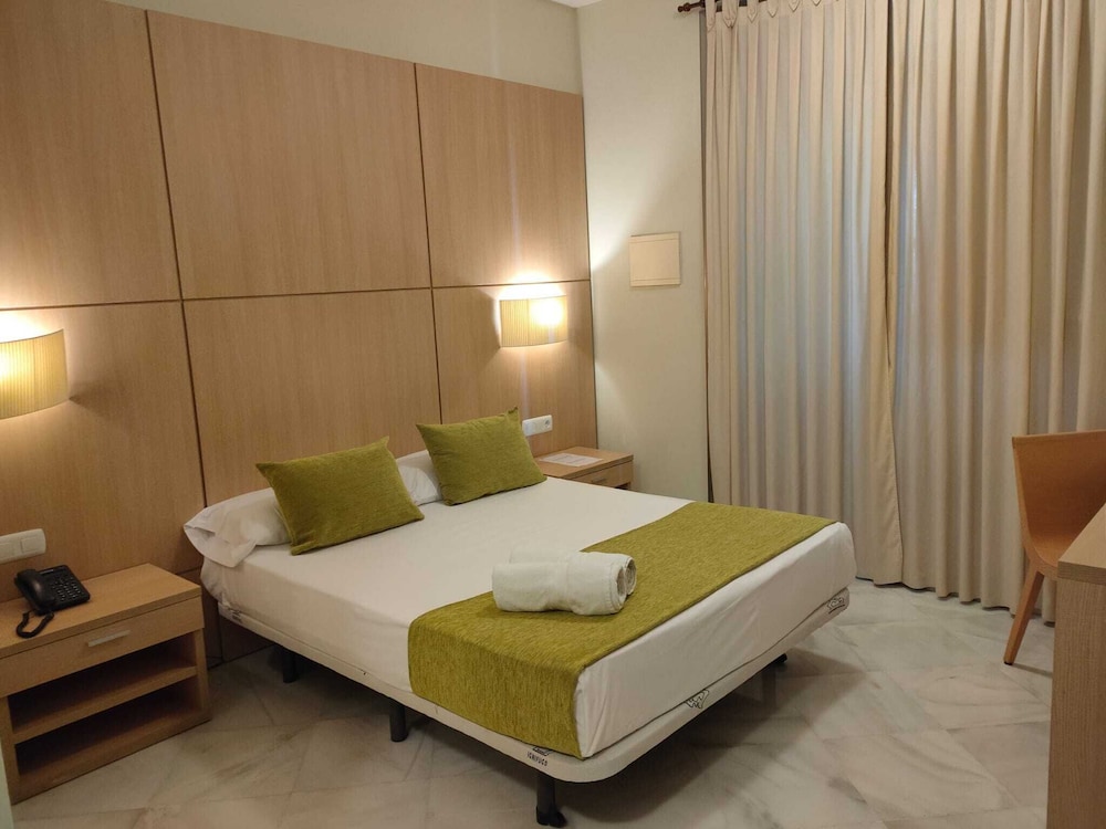 غرفة قياسية بسرير كوين، Hotel Boutique Convento Cádiz 3/8