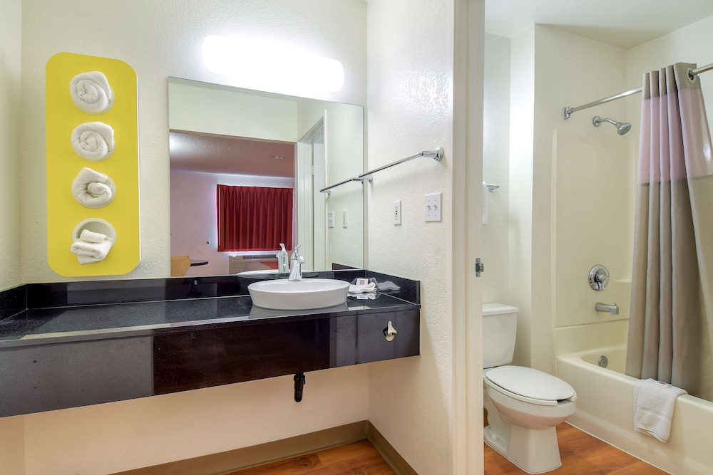 Motel6 San Diego, CA - North 57/61