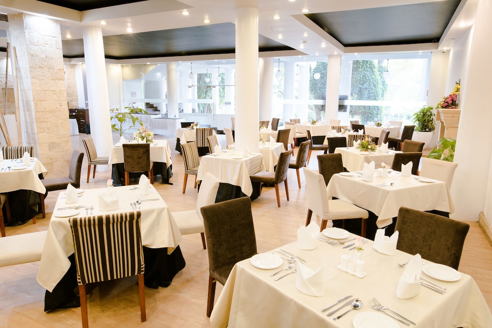 West Wood Hotel 15/32