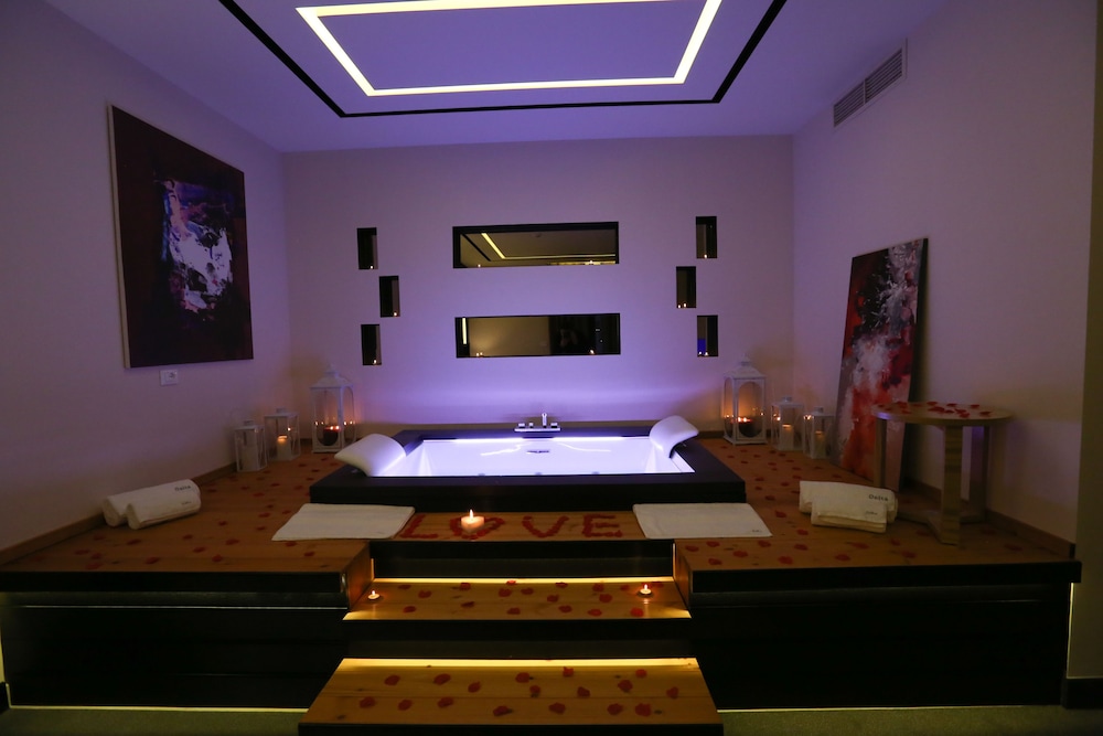Delta Hotel 26/48