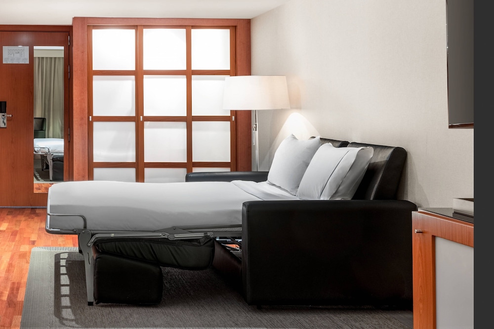 AC Hotel Alicante by Marriott 12/59