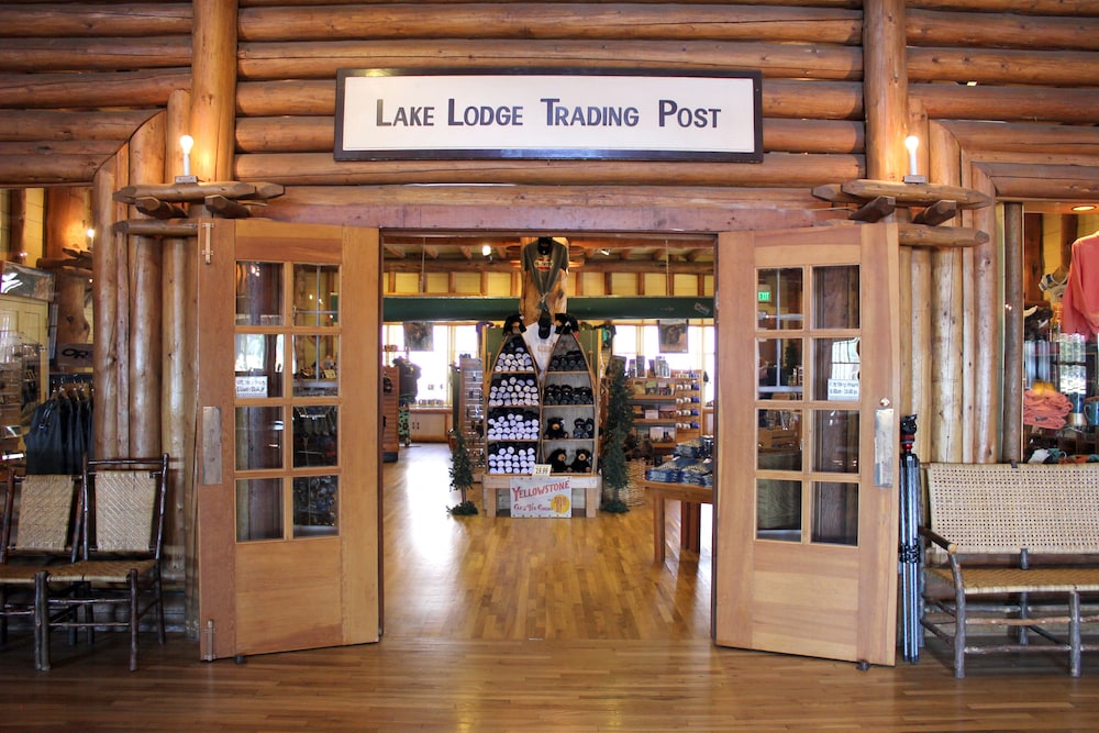 Lake Lodge Cabins in YELLOWSTONE - WY