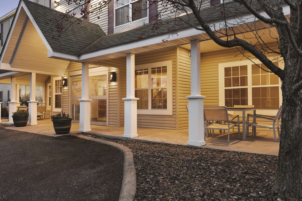 Country Inn Suites By Radisson Forest Lake Mn 4/37