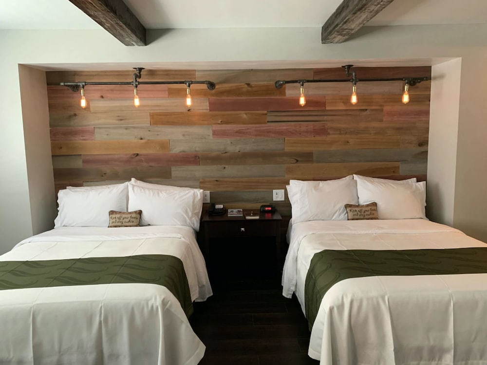 Cedar Stables Inn And Suites 7/17