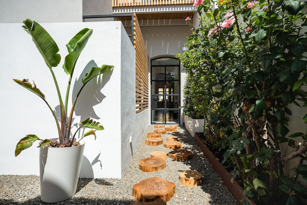 Sodium Hotel Boutique 42/50