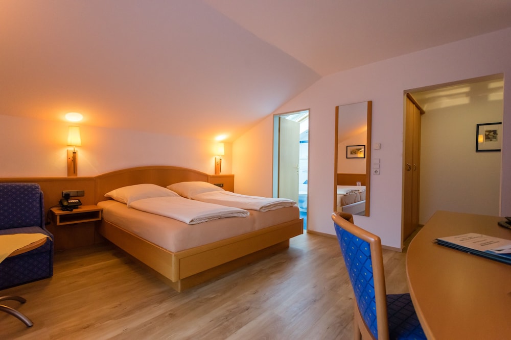 PARKHOTEL SONNENHOF 12/33